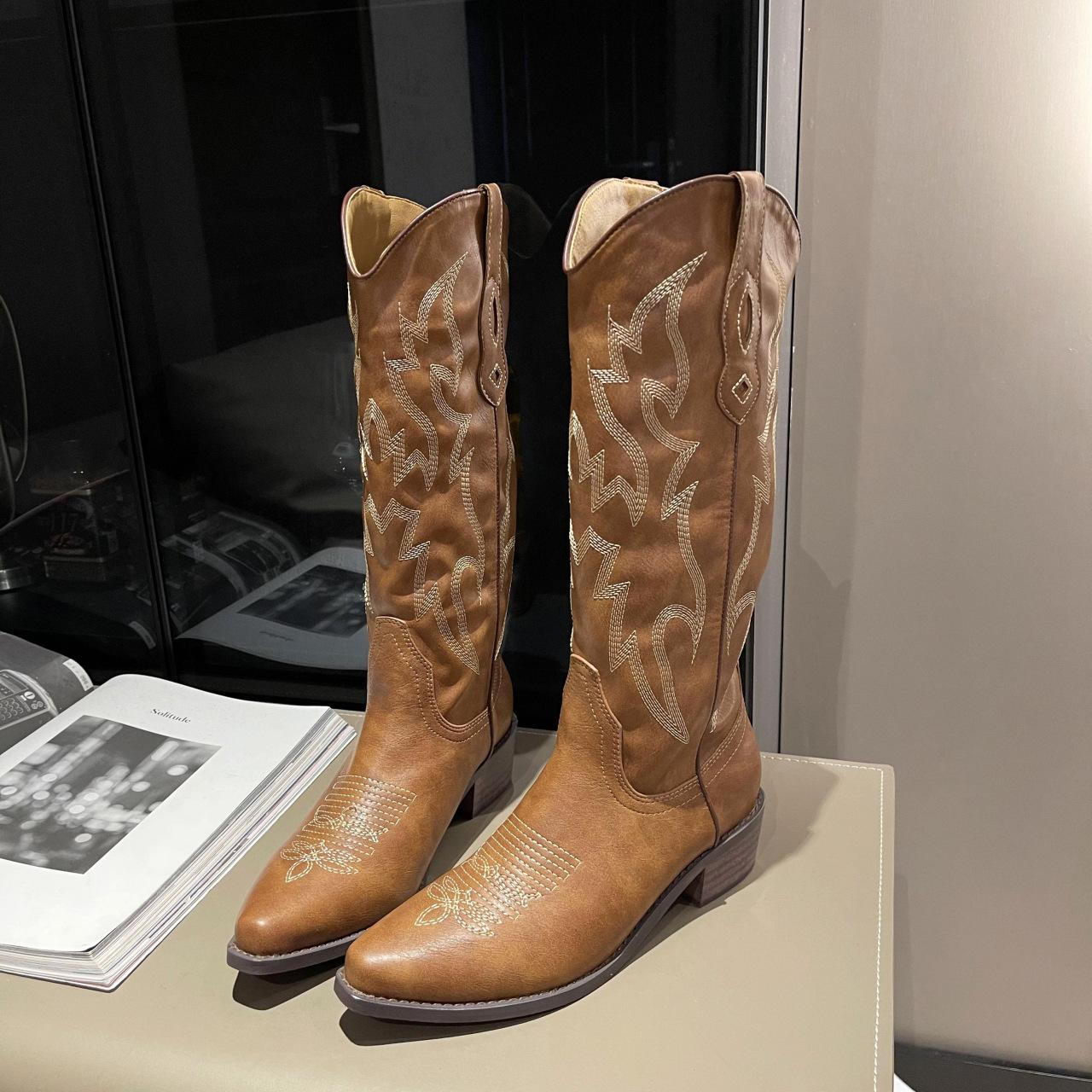 

Coarse heel western cowboy boots long boots women s autumn 2025 new V-mouth embroidery sleeve retro pointed knight boots 42 коричневый