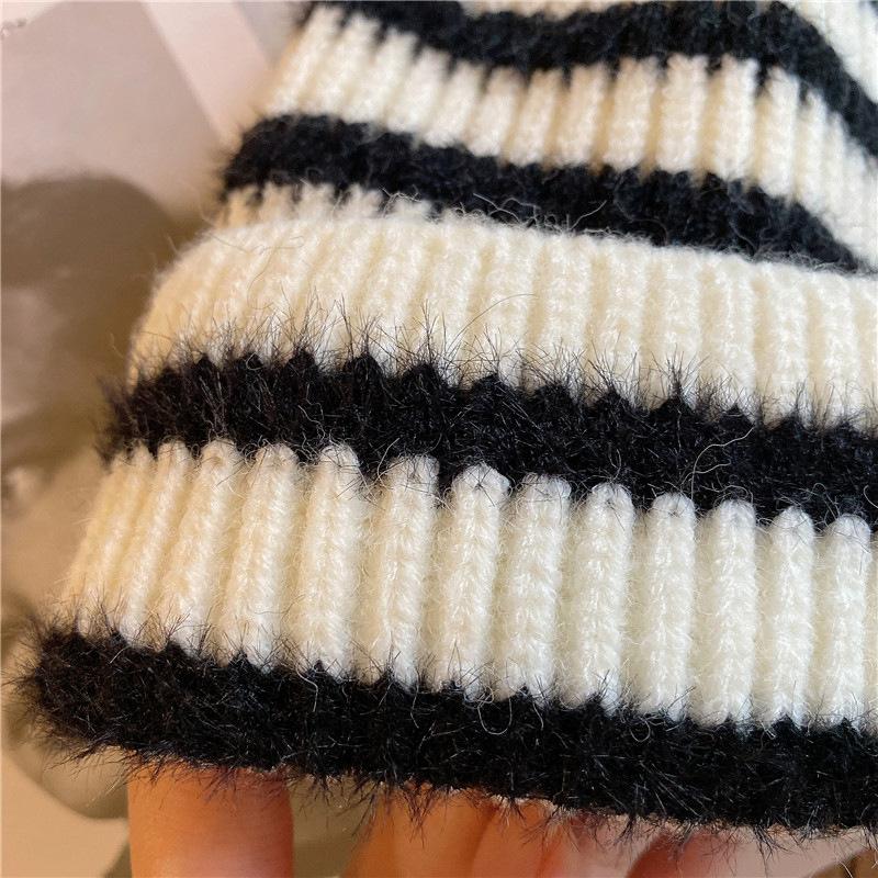 Hat women's season black and white striped versatile wool hat trendy warm knitted couple Korean version Japanese hat factory