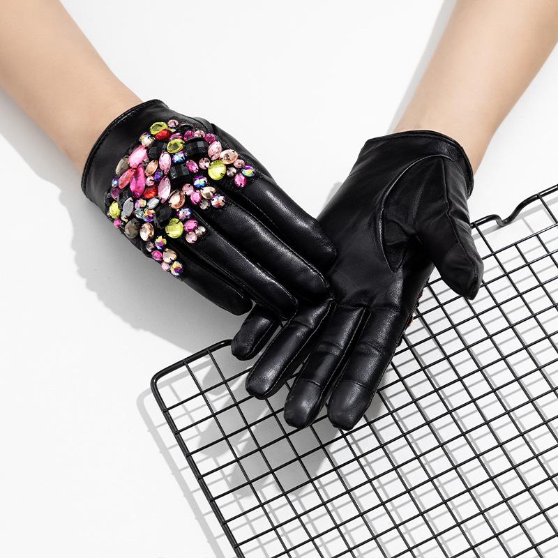 Skinnhansker for kvinner Korte saueskinn og fargerike diamanter Klær og tilbehør Moteable og varme hansker