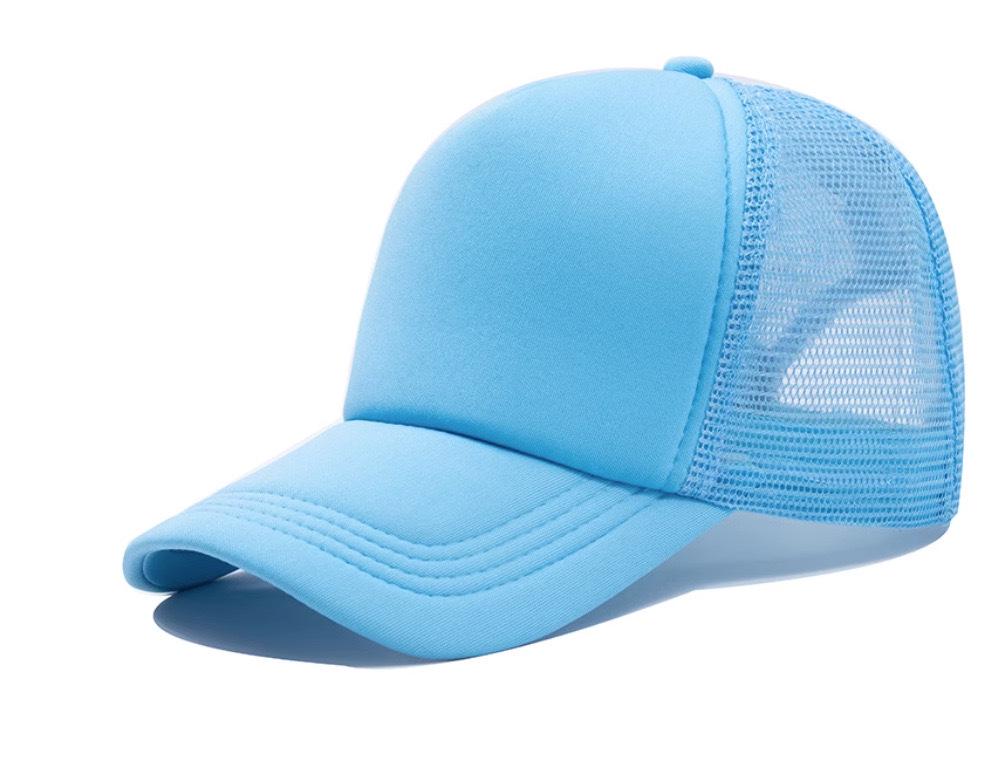 Cappellino Trucker Stampato con Logo e Visiera Ricamata
