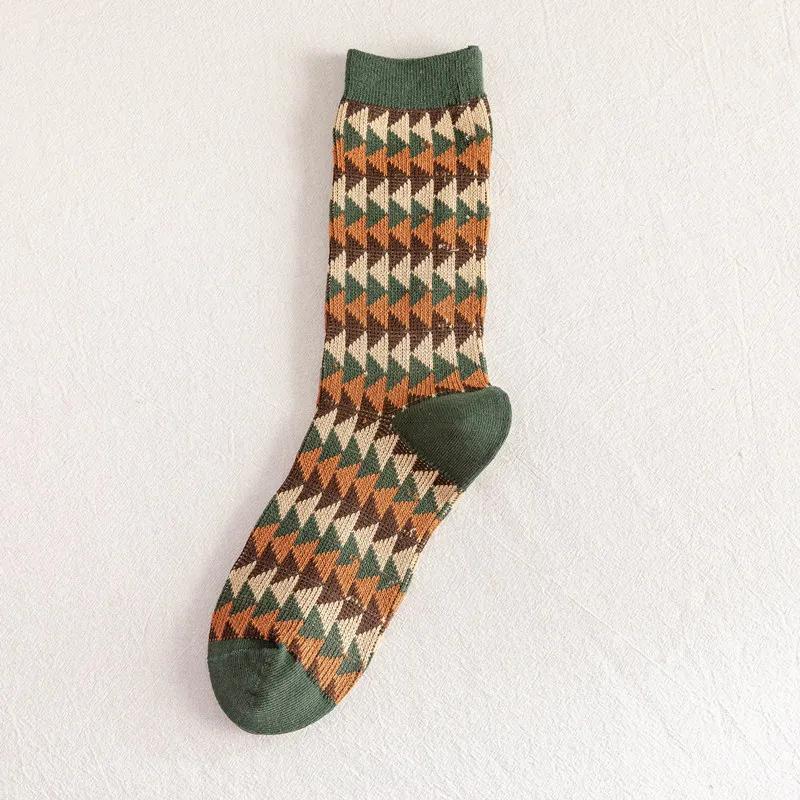 High Quality Fashion Vintage Warm Cotton Sock Autumn Winter Lady Thick Casual Girl Middle Tube Socks for Women
