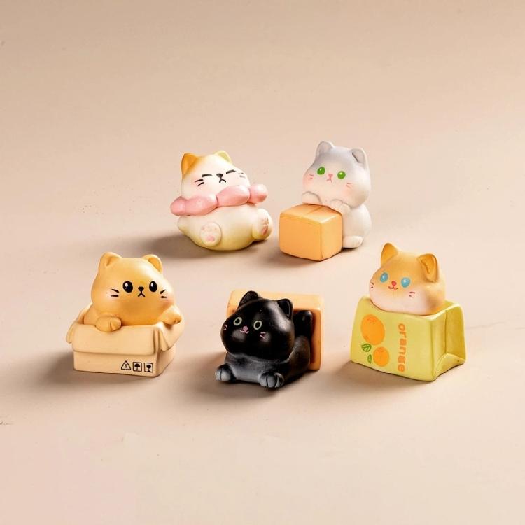 Charming Cartoon Cats Auto Decors Resin Sturdy Base Decorative Resin Cats Sculpture for Vehicle Dashboard Or Work space