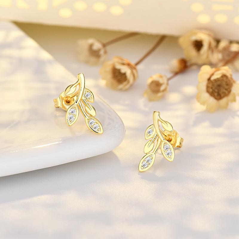 Small Earrings To Raise The Ear Female Personality Simple Cold Wind Earrings Advanced Sense of Jewelry Temperament Sweet Girl Cute Cat Earrings