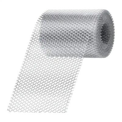 Einfach zu installierender Dachrinnenschutz aus Aluminium. Effektive Lösung zum Blockieren von Laub.
