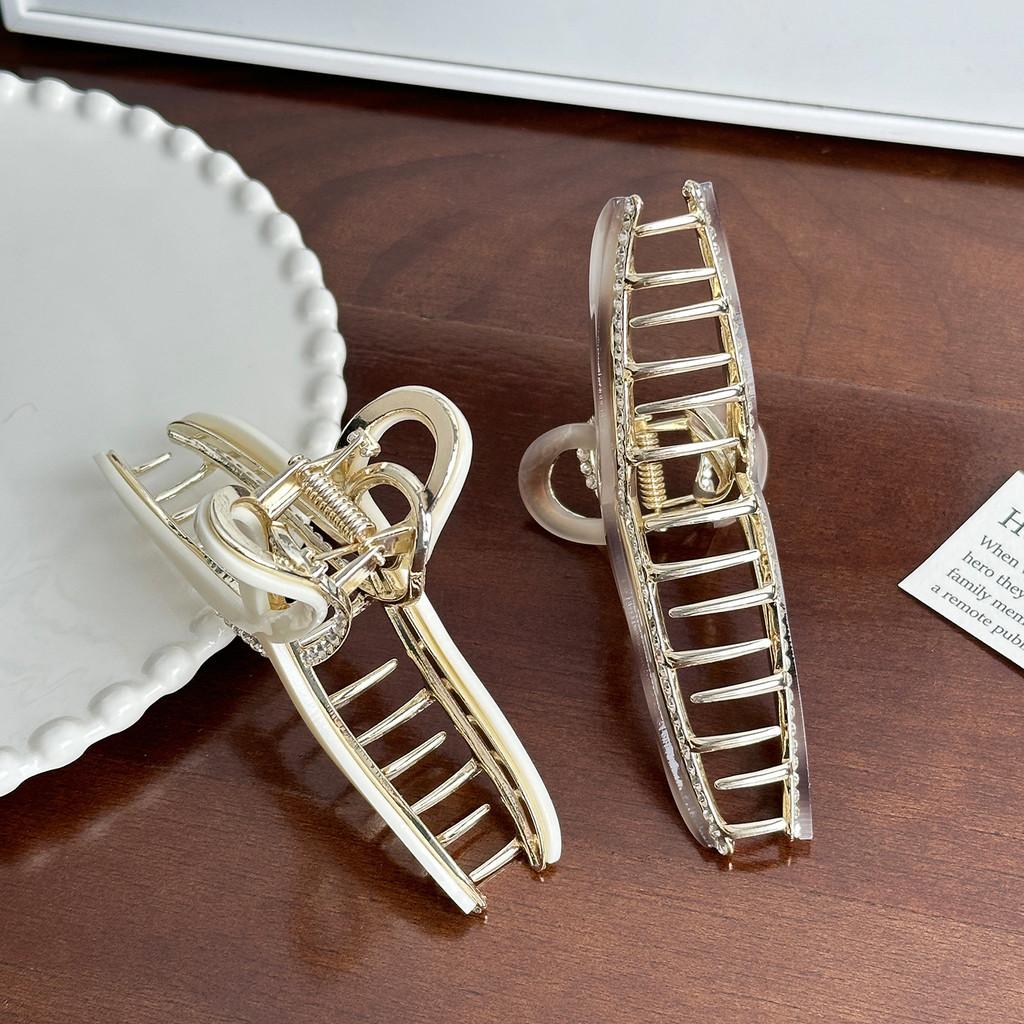 Premium Quality Metal Hair Claw Clip With Sparkling Rhinestones For Fashionable Looks