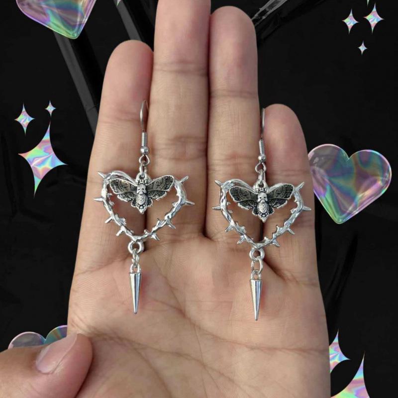 Dark Gothic Punk Heart-Shaped Black Moth Thorn Rivet Earrings