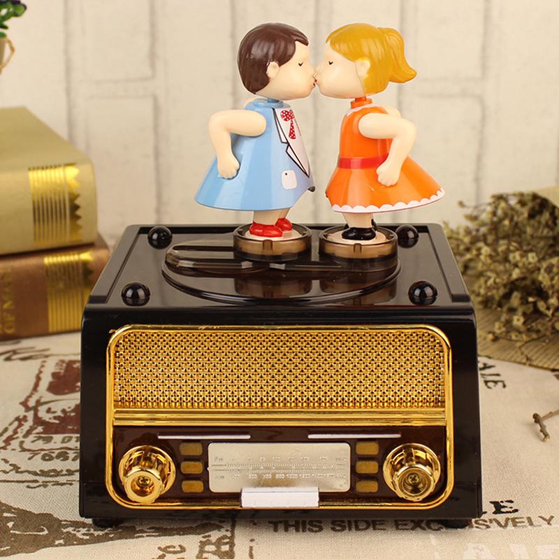 Couple Kiss Music Box Birthday Gift Party Supplies Music Box Diy Radio Shape Antique Carved Musical Box Home Decor