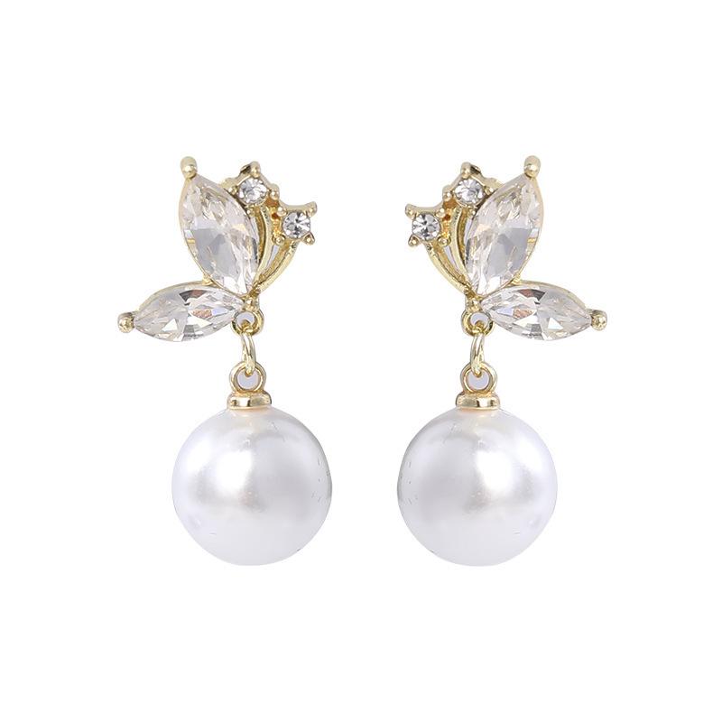 Elegant French Pearl Butterfly Earrings: High-End Design & Light Luxury Accent