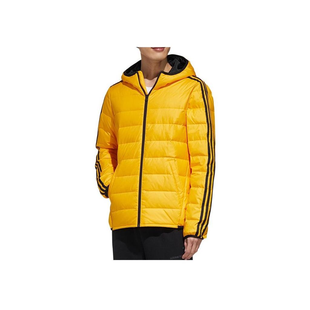 Adidas Pánská lehká prošívaná bunda Neo 3-Stripes s kapucí Zlatá GJ8787