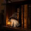 Handgefertigte Harz-Schreibtischdekoration Halloween Geist Zaubererhut Figur mit LED-beleuchteter Laterne, Vintage Dekorative Hexenstatue für Herbst-Tischplatte Kaminsims