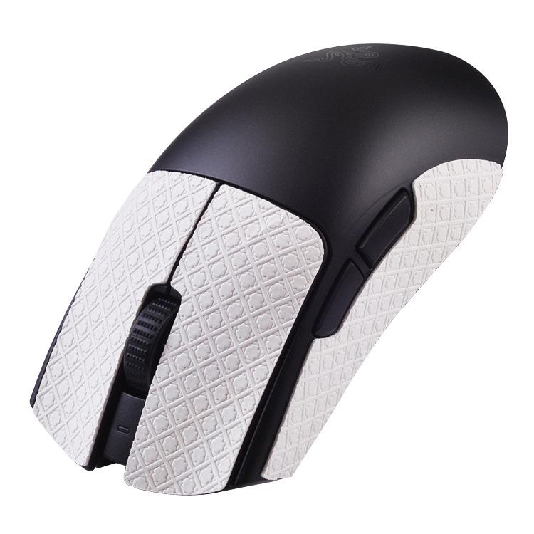 Razer Viper V3 Speed Boky: Protiskluzové, odolné proti potu, semišové nálepky na zadní stranu myši.