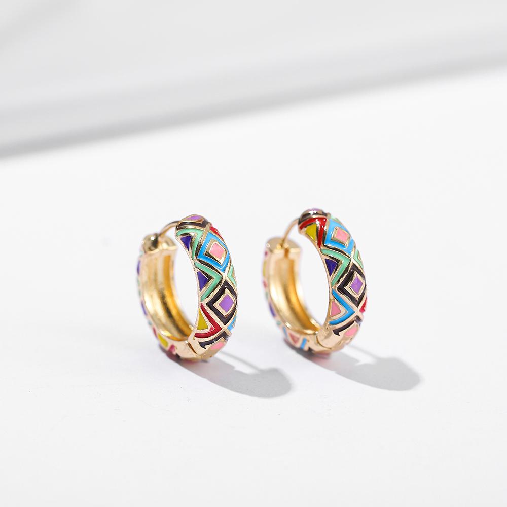 Vintage Emaille Blumen Süße Huggies Creolen für Damen Klassisch Bunt Gravierter Runder Kreis Ohrstecker Retro Brincos