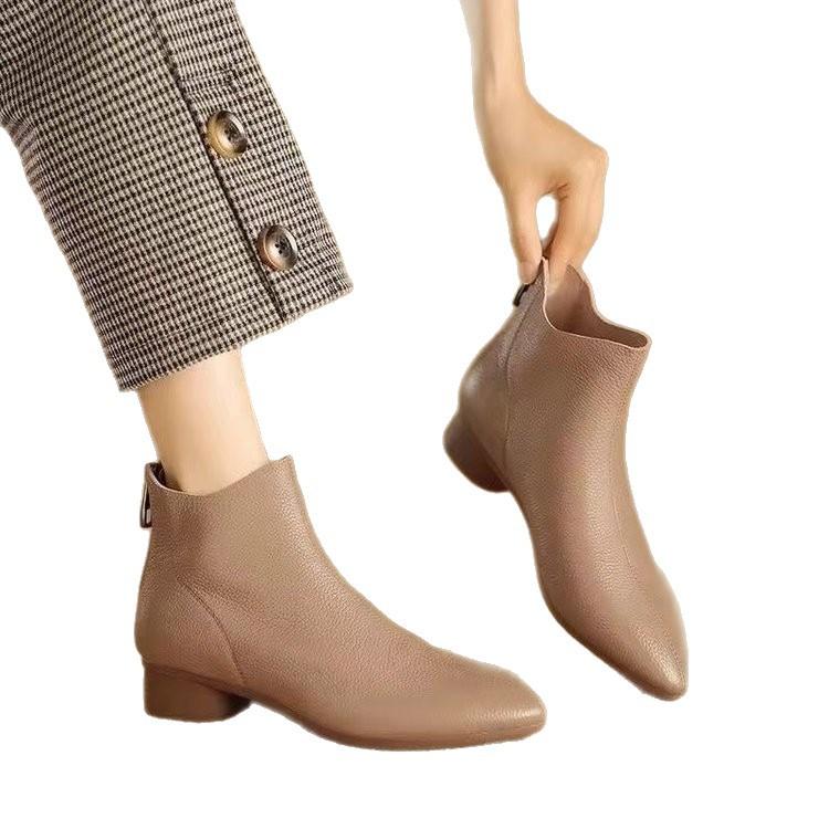 2025 neue Herbst- und Winter-Nacktstiefel aus weichem Leder mit spitzer Zehenpartie, niedrigem, dickem Absatz, Einzelstiefel, weiches Leder, französischer Retro-Samt, kurze Baumwollstiefel für Damen