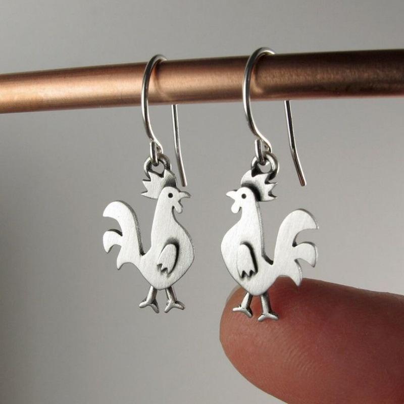 

Retro big rooster pendant earrings niche creative simple earrings for women серебряный