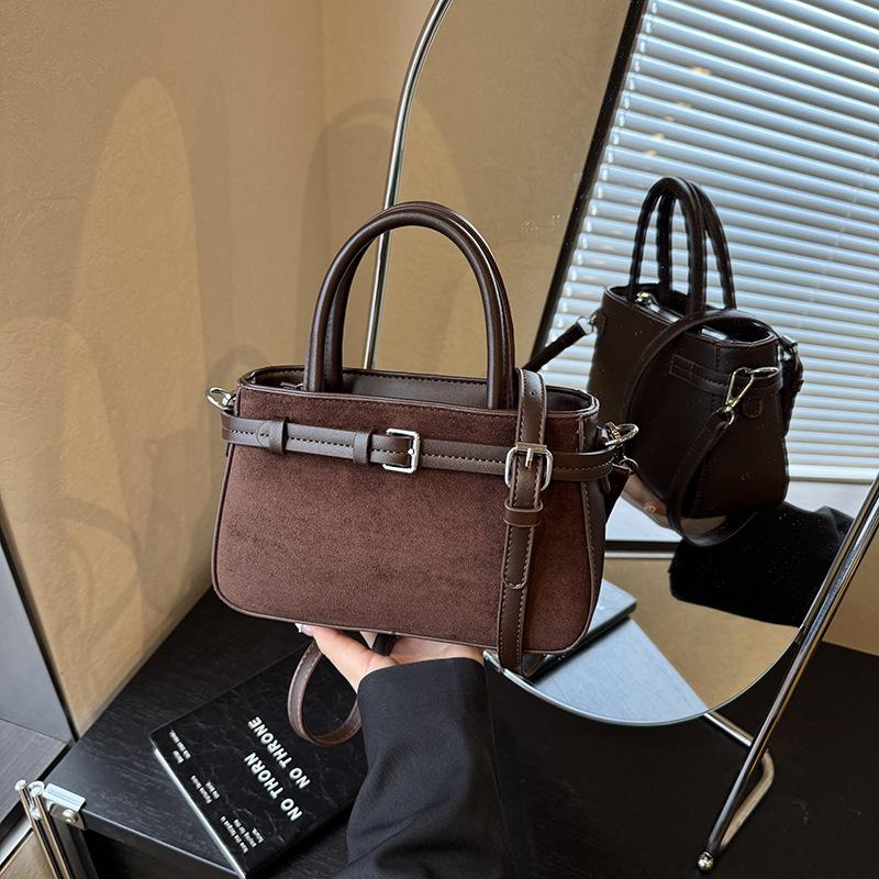 This year's popular small bag women's autumn and winter 2025 new matte retro messenger bag casual portable bucket bag