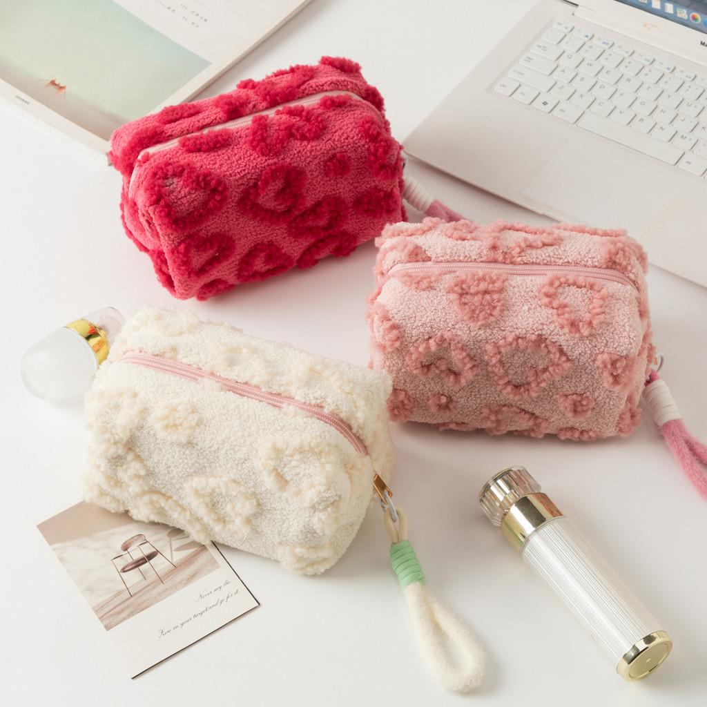 Cute Plush Makeup Bag With Geometric Pattern And Breathable Design For Travel And Daily Use