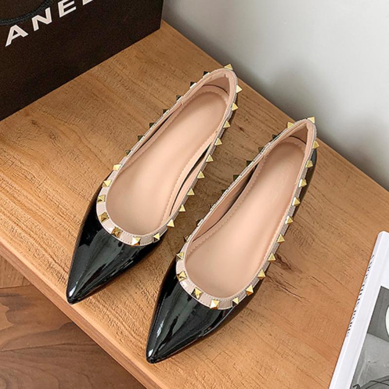 

Мода 2024 года, новые осенние женские удобные однотонные туфли с острым носком и металлическим декором на высоком каблуке 40 чёрный