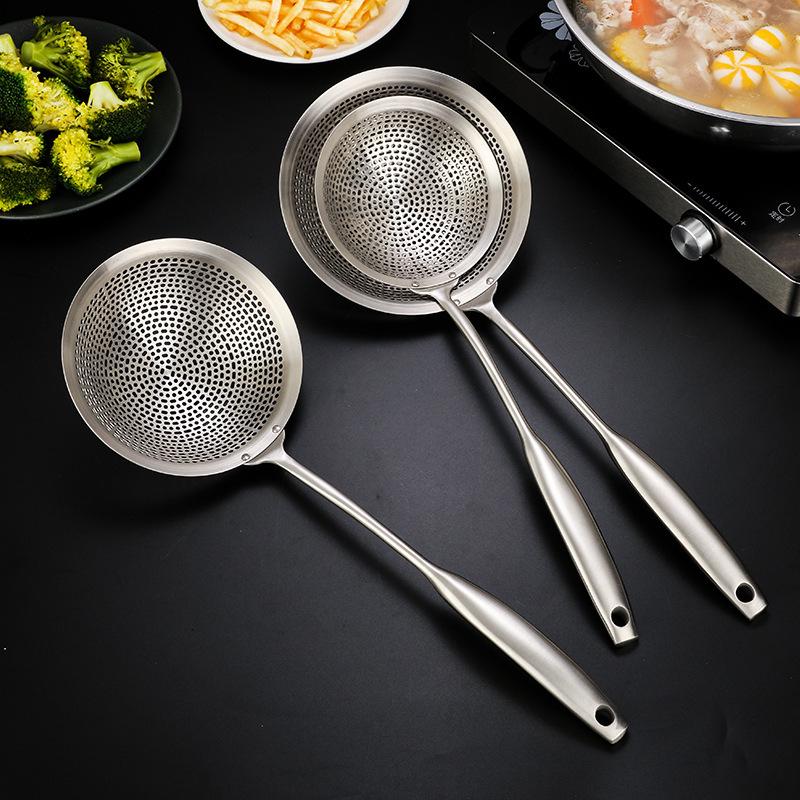 Large 304 Stainless Steel Mesh Skimmer Spoon for Noodles, Dumplings, and Deep Frying.