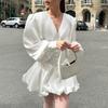 Retro elegant Herbst weiß sexy V-Ausschnitt Laternenärmel Mode Tüllkleid Design Sinn Satin Freizeitkleid