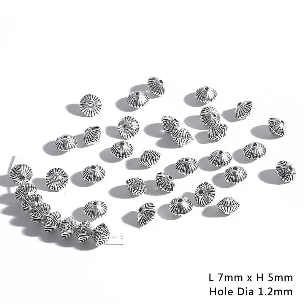30–50 stk. avstandsperler i antikk metall med kjeglemønster til smykkelaging