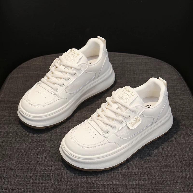 2025 new little white shoes women's summer versatile thick-soled heightening popular women's shoes super fire soft-soled casual board shoes