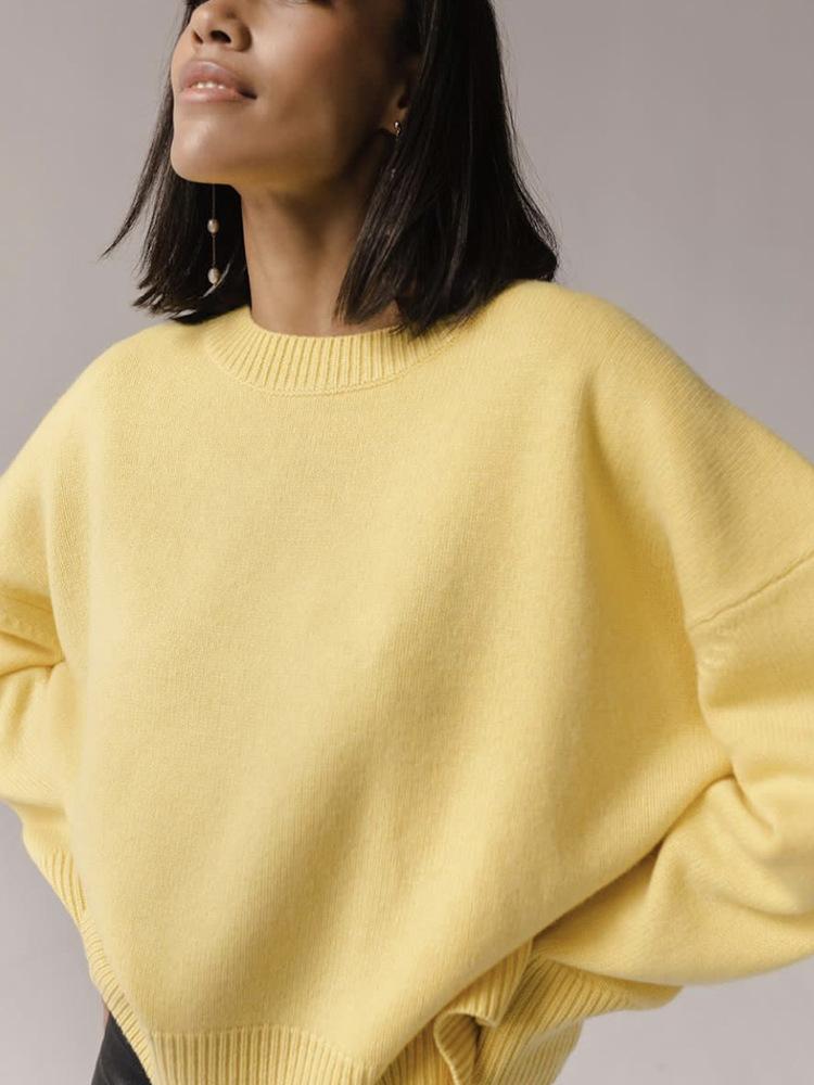 Russia's hot-selling solid-color crew-neck sweater women's 2026 popular soft-knitted top