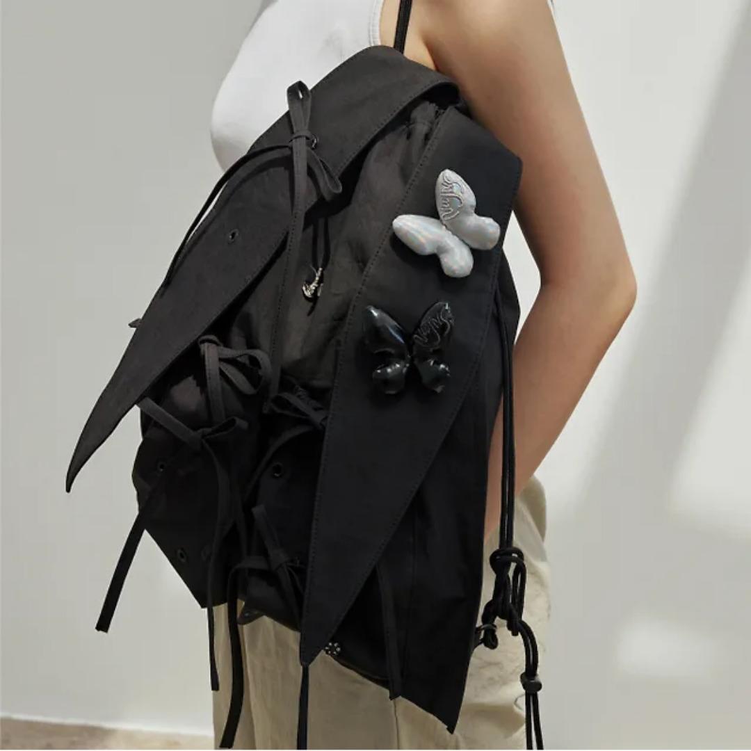 

LINE FRIENDS NewJeans X Collé Rabbit Drawstring Bag – Shade Black