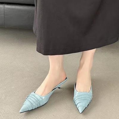 Frühling Neue Hausschuhe für Damen Mode Spitzkopf Flachmaul Falten Set Fuß Rutschfest Verschleißfest Feiner Absatz Sandalen