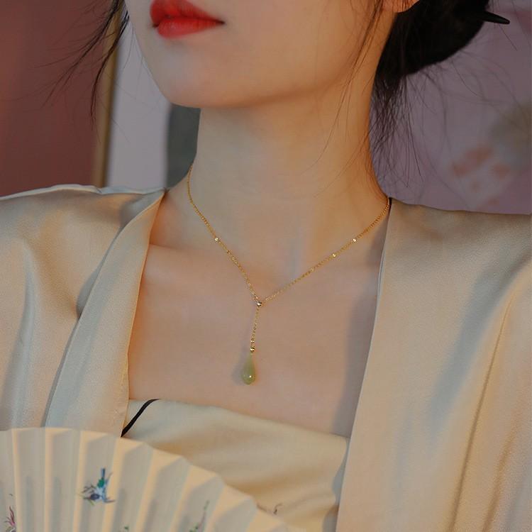 Magnolia Natural Hetian Jade Collarbone Necklace Elegant and Luxurious Niche Necklace for a Girlfriend