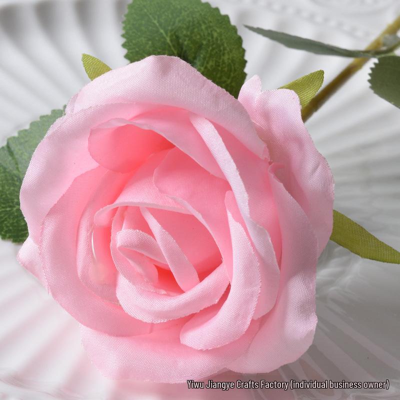 

Большой букет из шелковых роз и фланели для украшения дома на свадьбу и День святого Валентина