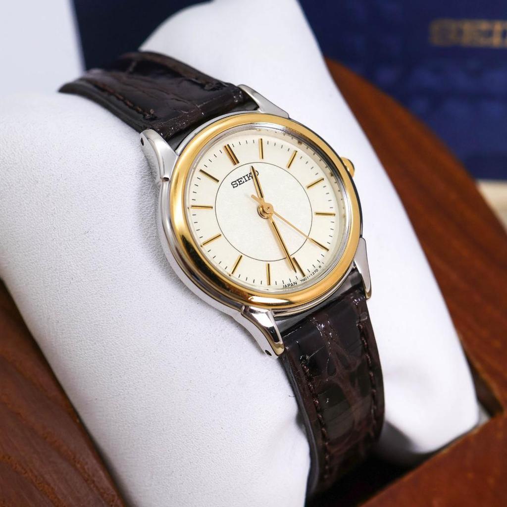 [USED] Working SEIKO Women's Watch, Leather, Battery, Outer Box, Quartz, 1977