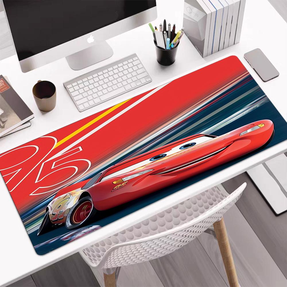 Tapis de Souris Thème Voitures, Base en Caoutchouc Antidérapante, Décoration Multifonctionnelle pour Bureau & Maison, Parfait pour la Personnalisation de l'Espace de Travail.