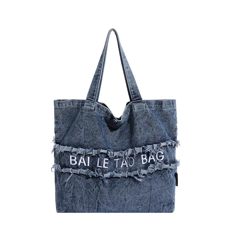 

Джинсовая сумка большой вместимости женская на плечо с надписями сумка-тоут светло-синий