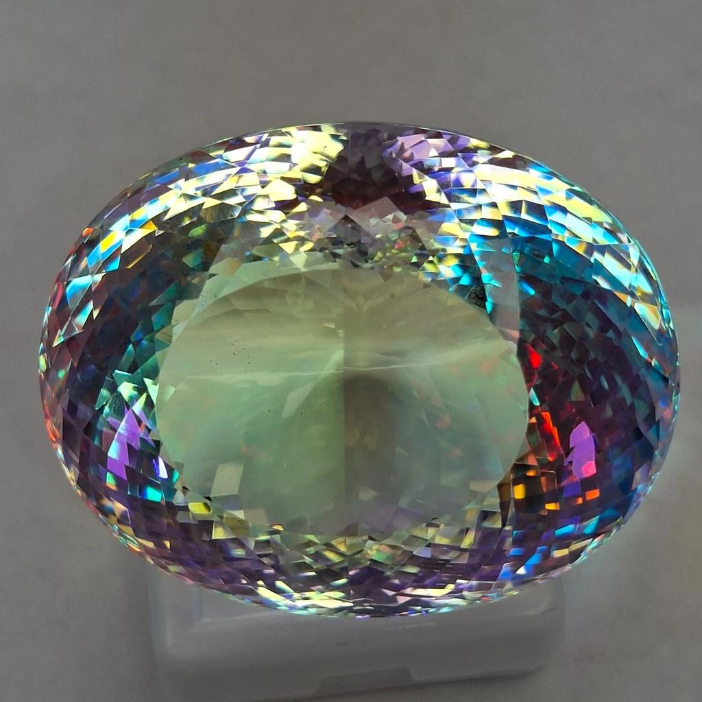 Oval geschliffener natürlicher Mystic Topas Mehrfarbig 237-239 Karat Riesiger loser Edelstein