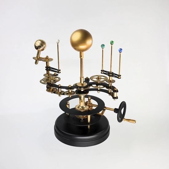 45,72 cm Schwarzes Luxus-Sonnensystemmodell Vollständig funktionsfähiges Tellurion Weihnachtsgeschenk für Astro-Liebhaber Orrery Geschenk