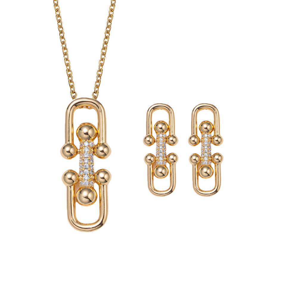 18K Gold Zircon Horseshoe Pig Nose Pendant - Trendy Luxury Design