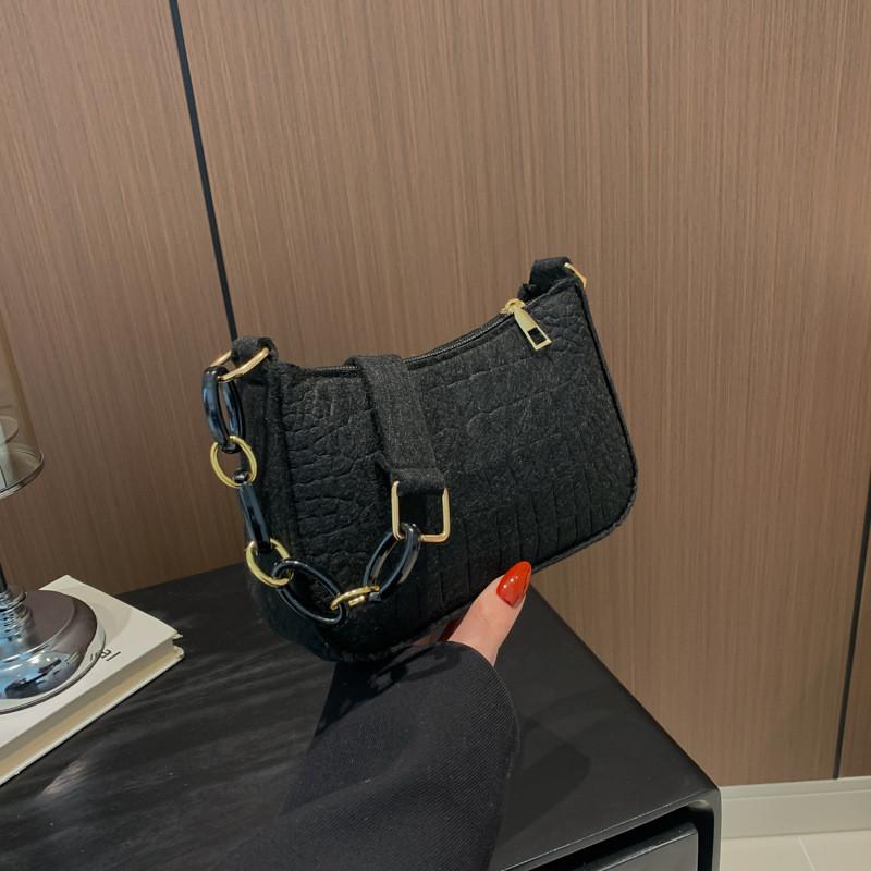 Chic 2024 Korean Chain Mini Handbag Lightweight Practical Versatile Two-tone Design Perfect For Everyday Use