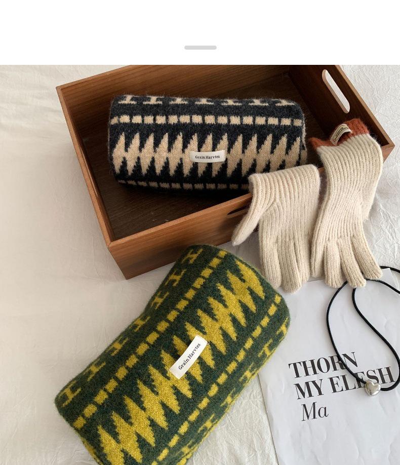 Fair Isle Wool-Blend Knitted Christmas Scarf for Men & Women - Warm, Cold-Proof, High-End Snood for Autumn/Winter