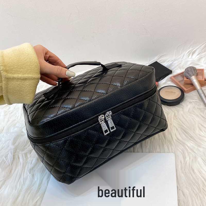 Argyle Make-up-Tasche im koreanischen Stil: Kosmetik-Organizer mit großer Kapazität und modischem Handheld-Design für bequemes Reisen.