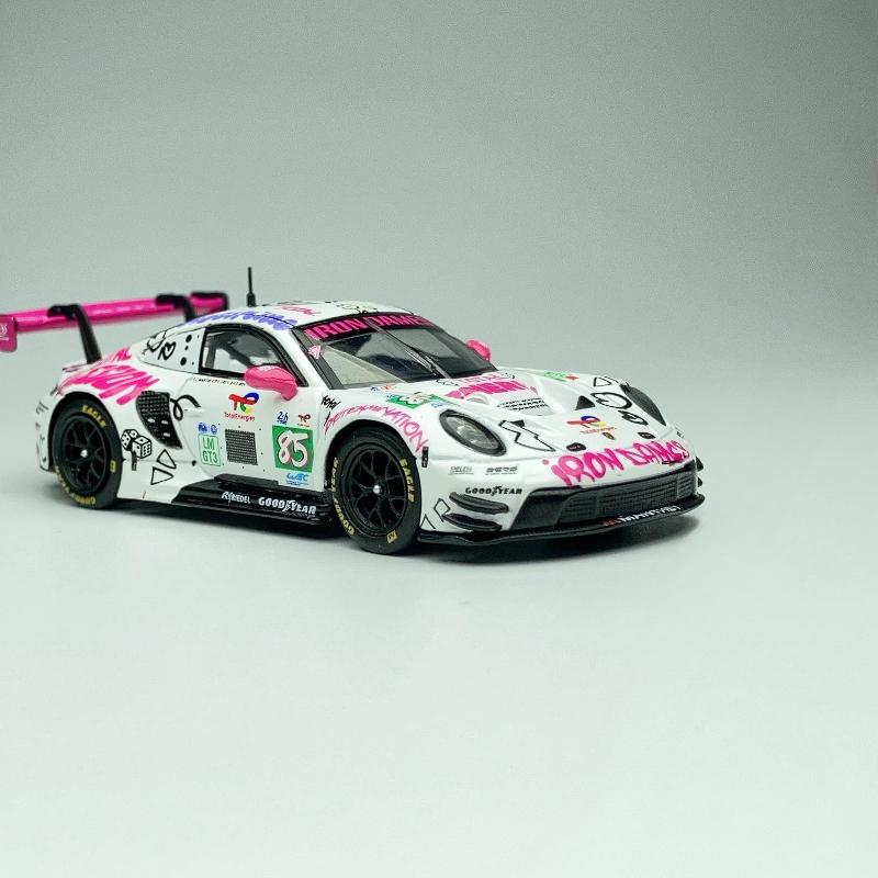 AABKQ1 Spark 1:64 Porsche 911 GT3 R 2025 Le Mans Iron Lady Die-Cast Modellauto