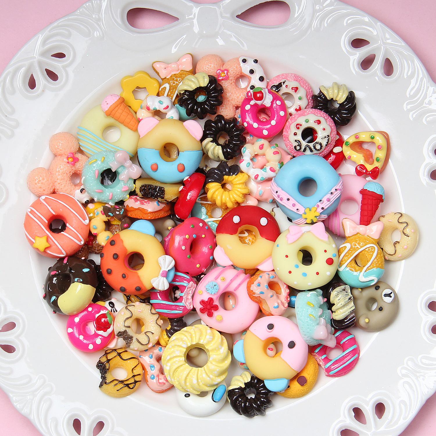 

Радужный мешок удачи из смолы: Заколки и аксессуары для головных уборов своими руками с помощью кремового клея