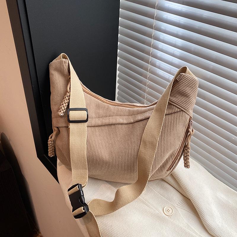 Dumpling Bag Women's Corduroy Messenger Bag Large Capacity Shoulder Bag Casual Women's Bag Simple Versatile Sports Commuter Backpack