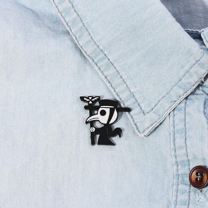 Steampunk Collection Enamel Pin Dark Black Plague Doctor Enamel Pin Bird Hat Brooch Horror Crow Badge