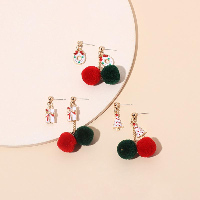 Ins Asymmetric Cute Hairball Christmas Earrings, European and American New Accessories, Less Heart Earrings Earrings