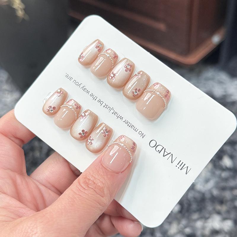 

Xiaohongshu Floral Cat-Eye Series: Elegant, High-End Whitening Handmade Nails