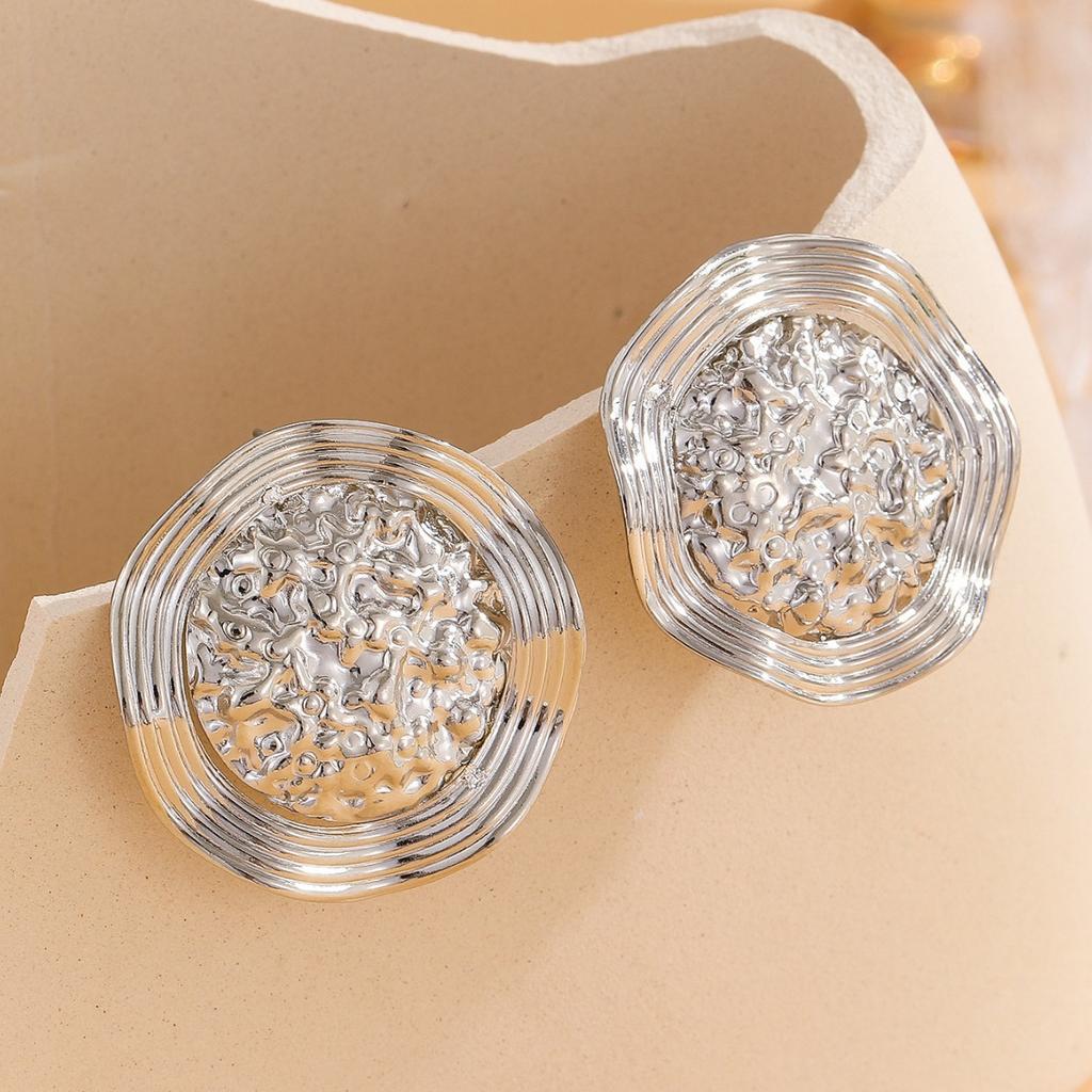European and American Ins Niche Simple High-end Stud Earrings Women's Light Luxury Trend Gold Retro Versatile Earrings