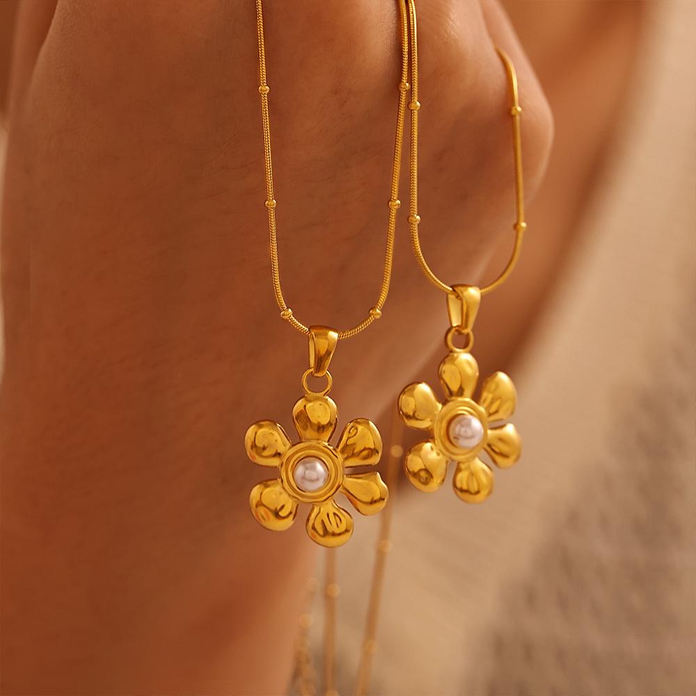 Qiong Yao Sunflower Pearl Pendant Necklace, Gold-Plated Stainless Steel for Women