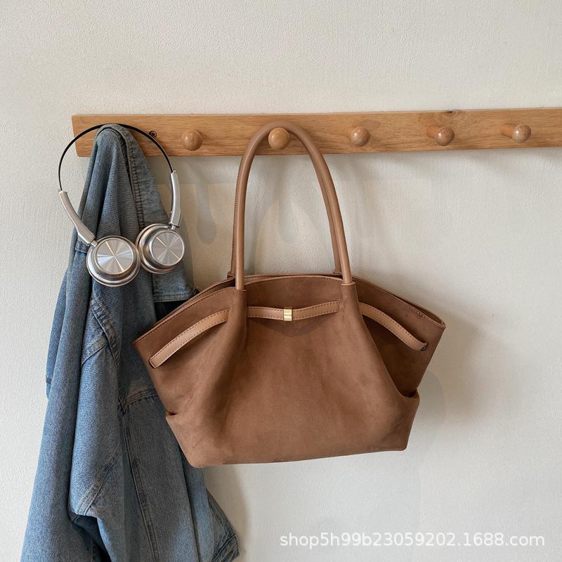 Fashion large-capacity underarm bag women's new commuter handbag high-end versatile shoulder tote bag
