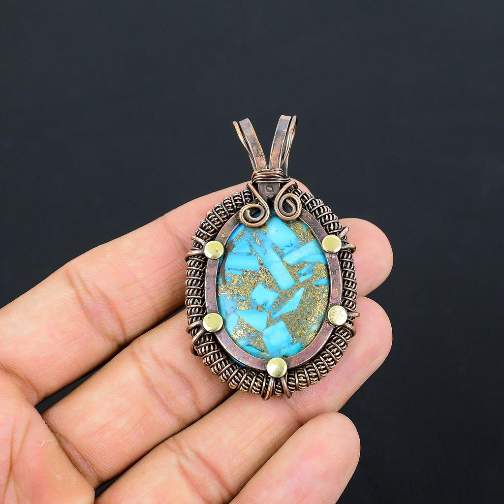 Pingente de fio de cobre puro envolto em pedra preciosa turquesa de cobre feito à mão