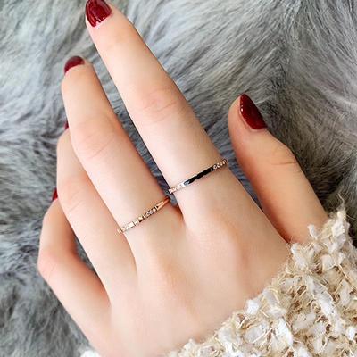 Bague Ultra-Fine Style Coréen Plaqué Or 18K pour Femmes - Accessoire Bague Index & Auriculaire Deux-en-Un